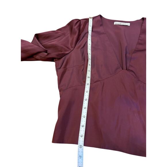ABERCROMBIE & FITCH Burgandy Cropped Silky Satin Long Sleeve Top Women's LARGE - Picture 5 of 11